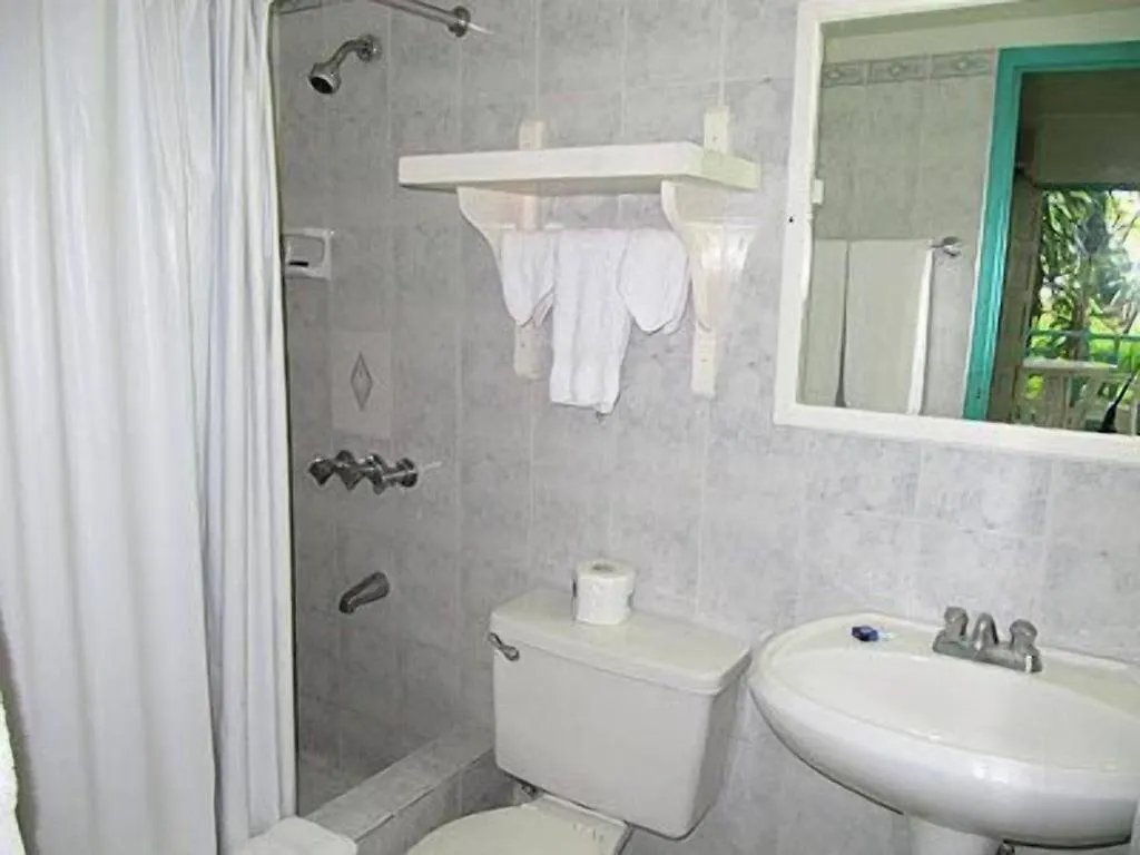 ***  Gold Nugget Hotel Negril Jamaica
