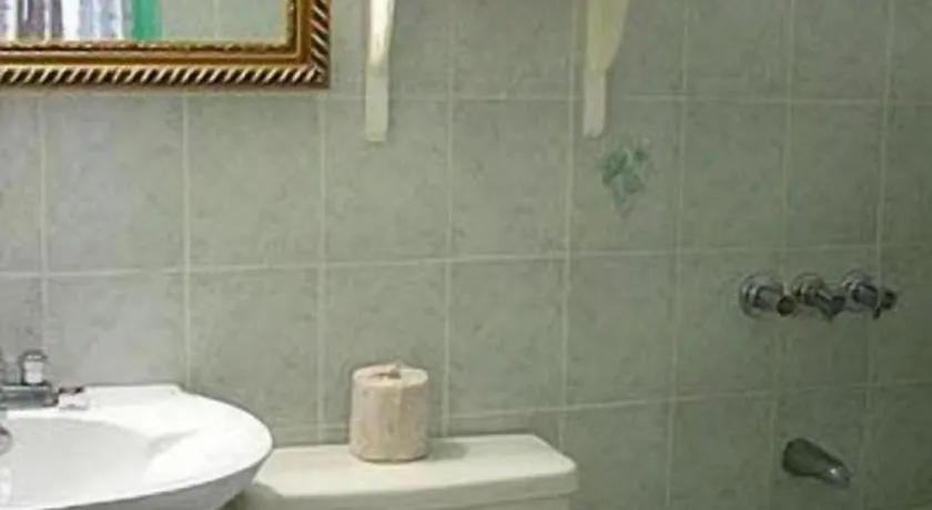 נגריל Gold Nugget Hotel ג'מייקה