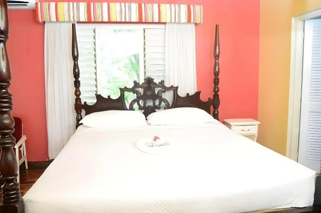 נגריל Gold Nugget Hotel ג'מייקה